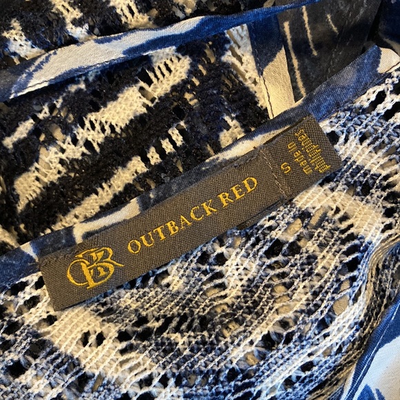 🛍️[DONATED] Outback Red | The Limited | blue and white lightweight blouse small - Picture 5 of 5